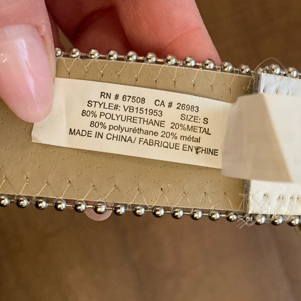 Vince Camuto White Leather Belt with Gold Hardware - Picture 5 of 8